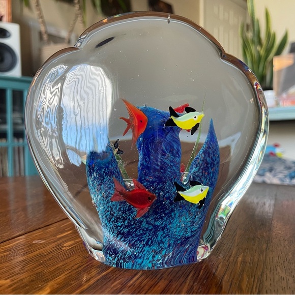 Fish aquarium glass paperweight - Picture 3 of 8